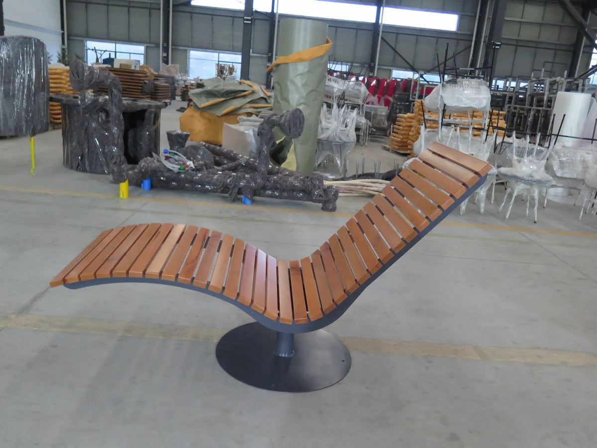 Factory Customized Wooden Outdoor Sun Lounger Ergonomic Sun Lounger Curved Wooden Garden Sun Lounger