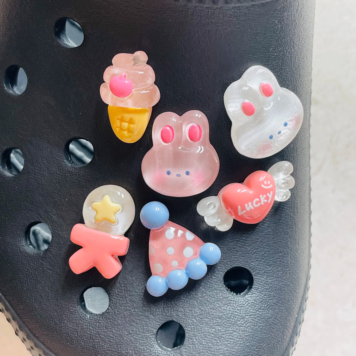 16PCS/Set Cartoon Girls Shoes Charms Resin Shoes Accessories DIY Wristband Hole Slipper Decor Adult Kids X-mas Gifts
