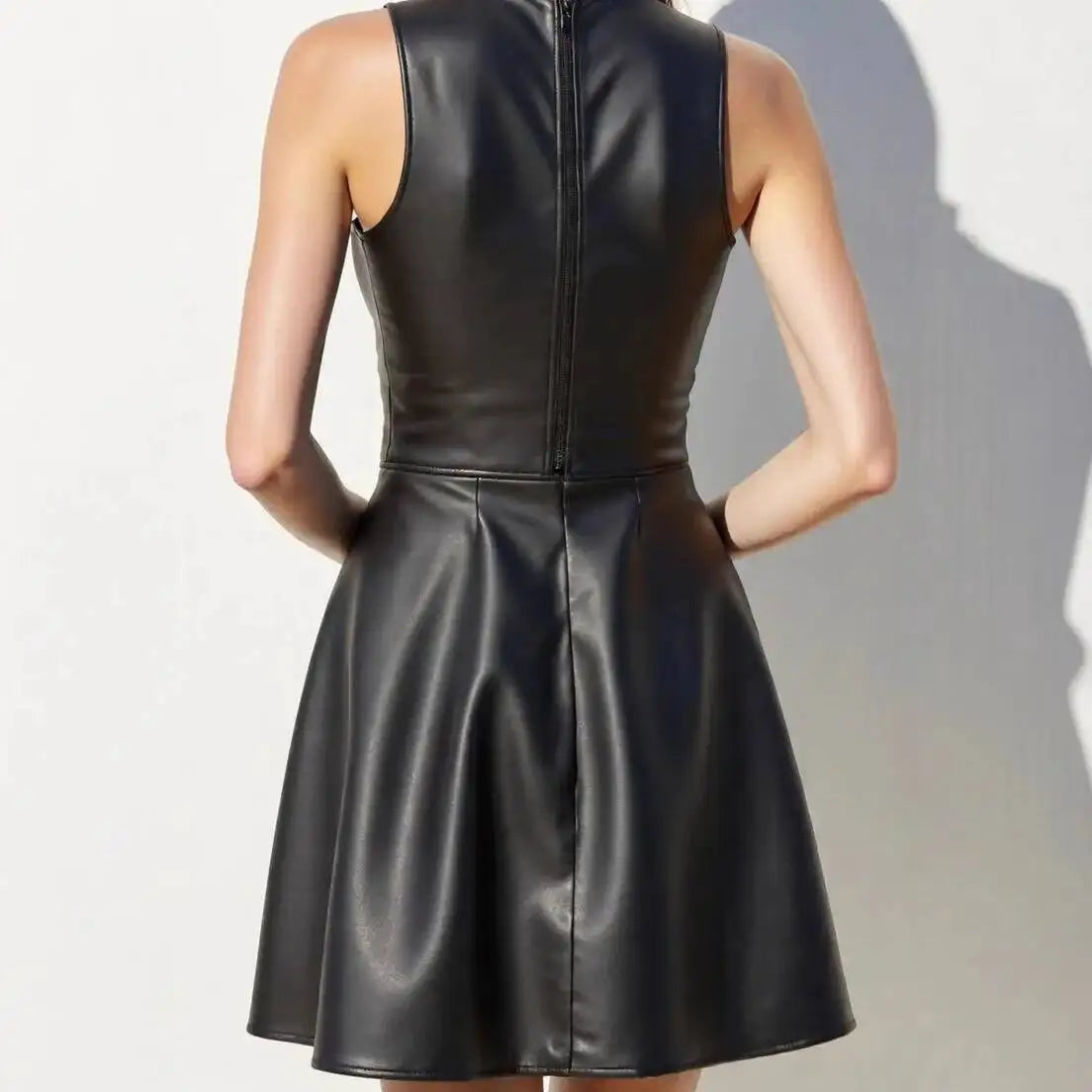 2025 New Women's Fashion Sexy Slim A-line Dress Round Neck Sleeveless Waist-cinching PU Leather Dress