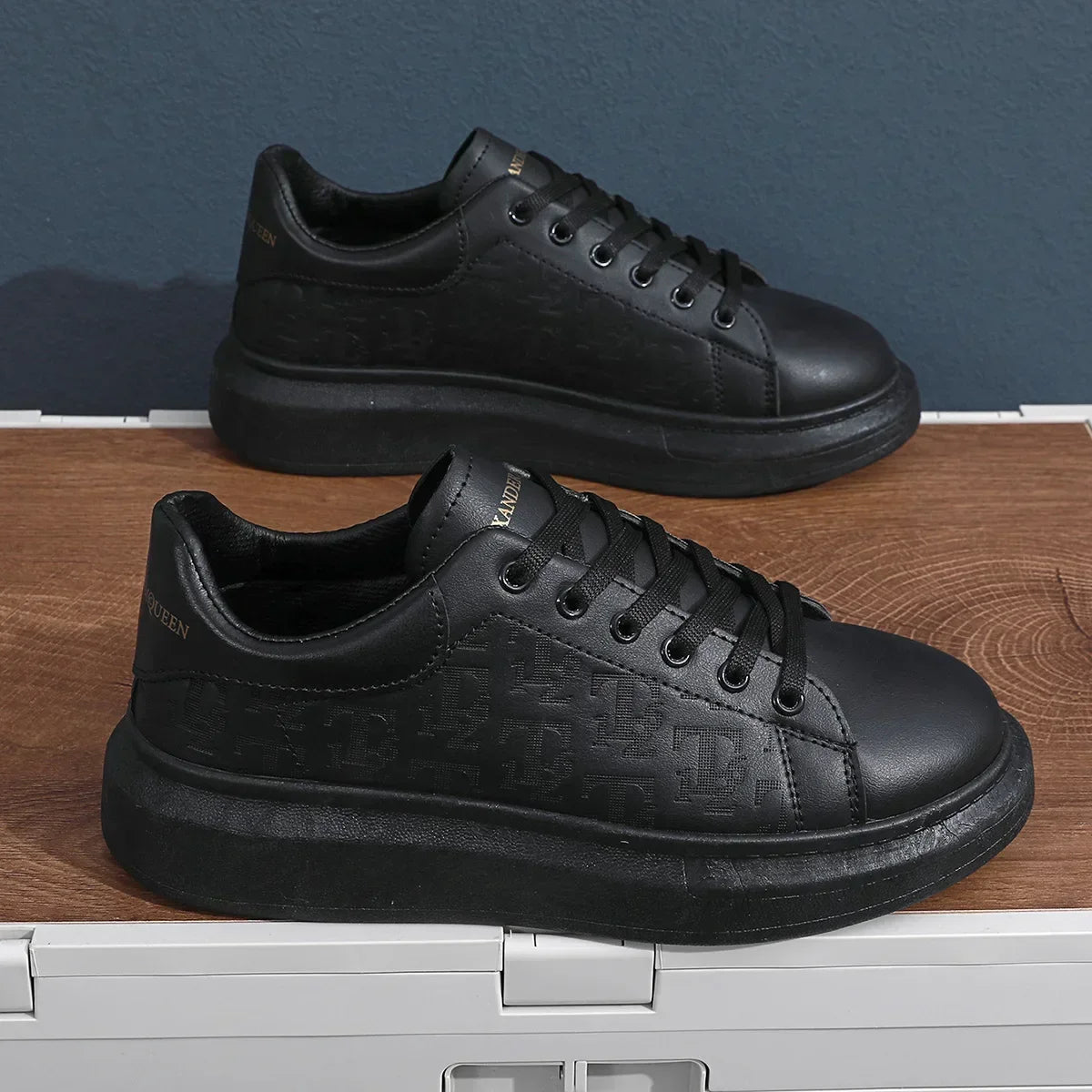 2026 Men's Casual Shoes Spring and Autumn Flat-soled Casual Leather Shoes Sports Shoes Black and White Men's Thick-soled Shoes