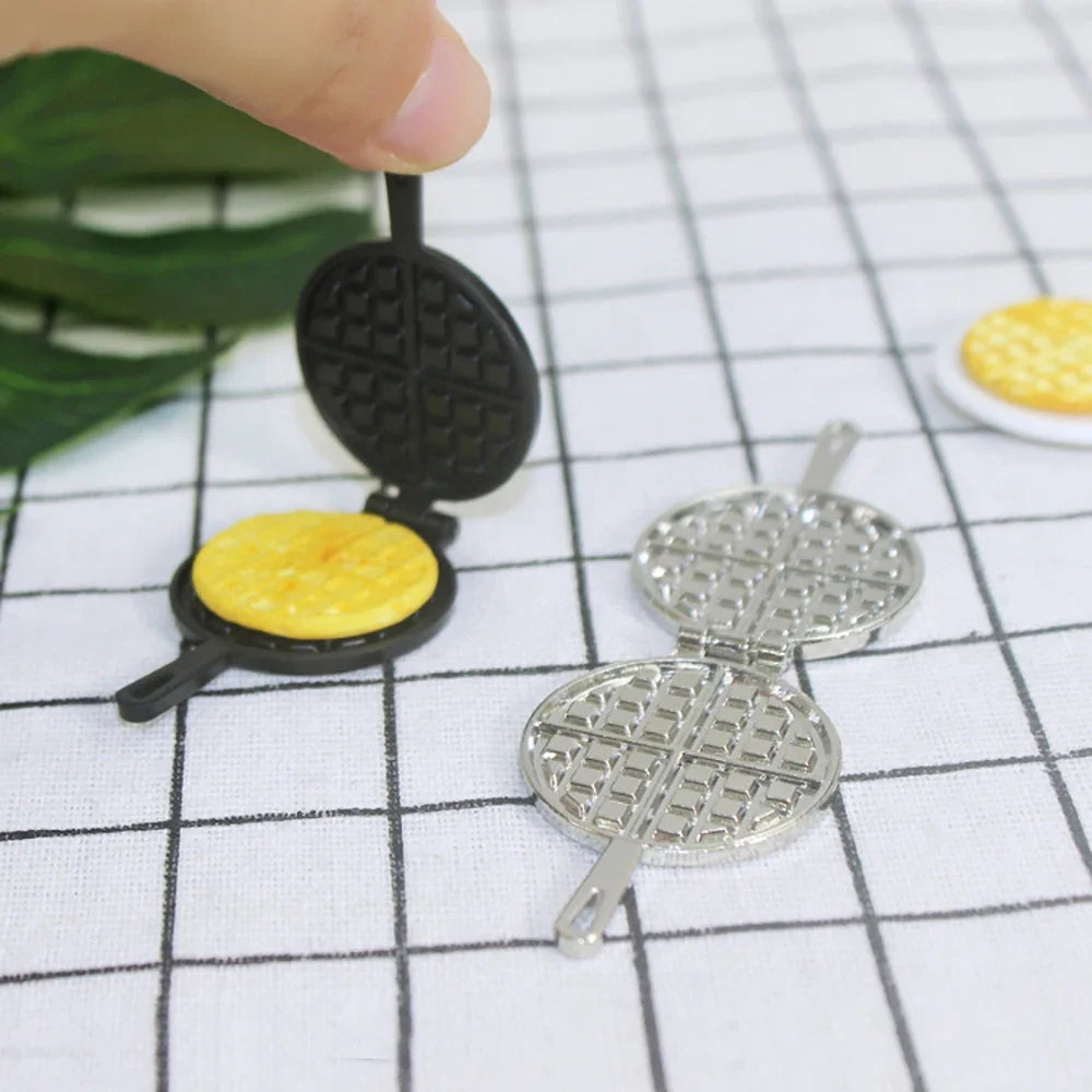 1Pcs 1/12 Dollhouse Miniature Accessories Mini Waffle Mold Frying Pan Food Model Toys for Doll House Decoration