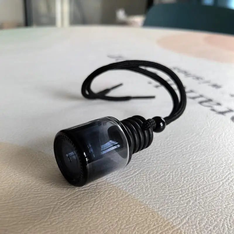 【M】1Pcs Black Cap Dyed Cylinder Empty Bottle Car Essential Oil Diffuser Fragrance Air Freshener Scent Perfume Bottle Ornament