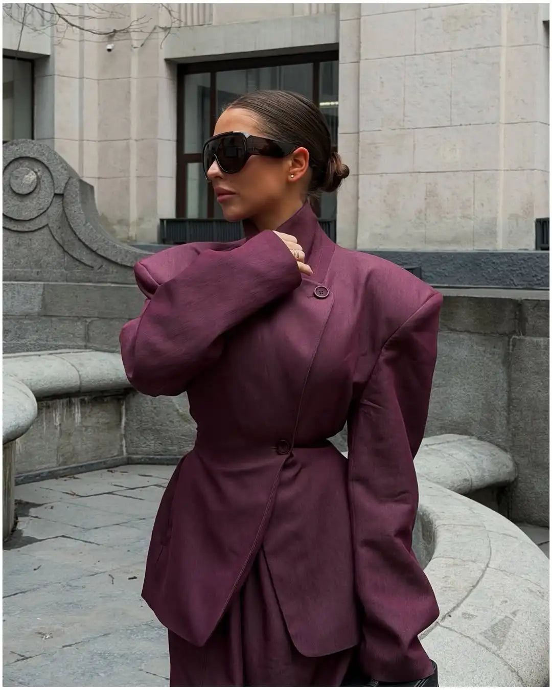 Dark Burgundy Waist-Cinching Shoulder Pad Blazer 2026 Women's Stand Collar Button Design Height-Enhancing Slimming Commute Coat