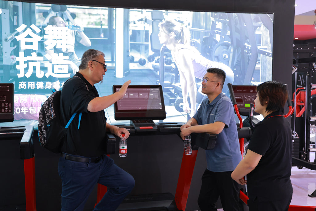 Customized Promotion Gym Weight Machine For Selected Muscle Exercises Steel Hip Belt Squat With Arm Function Safety Features