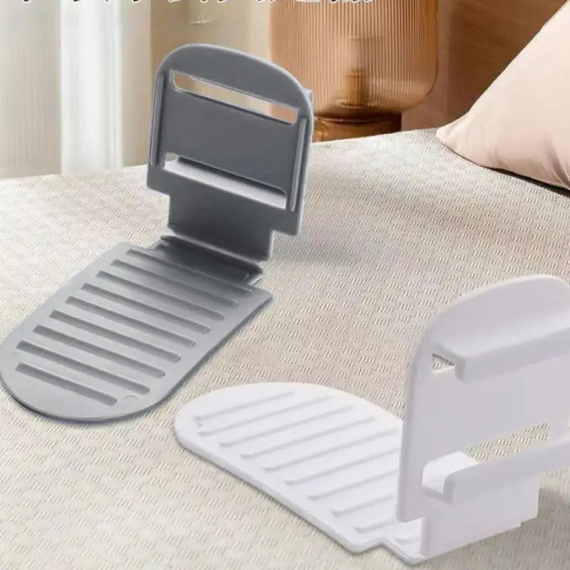 4Pcs Folding Bed Sheet Bed Cover Holder Non-slip and Easy To Install Adjustable Bed Sheet Anti-running Fixing Clip Single