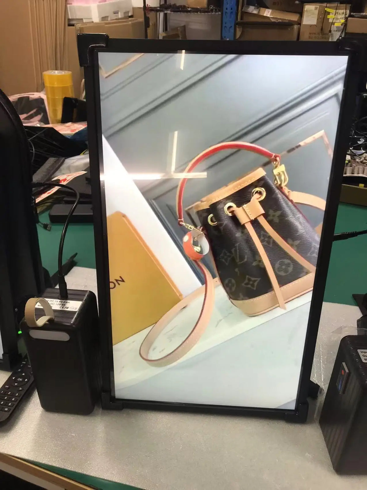 Enhance  Advertising Campaign with 21.5 Inch 18.5 Inch LCD Backpack Advertising Machine LCD Display Box Bag Expansion Backpack