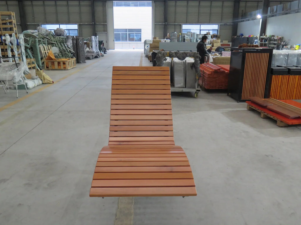 Factory Customized Wooden Outdoor Sun Lounger Ergonomic Sun Lounger Curved Wooden Garden Sun Lounger