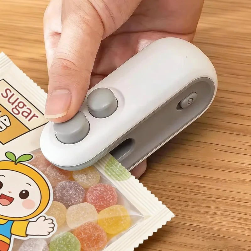 Mini USB Rechargeable Handheld Heat Sealer – Portable Bag Sealer for Plastic Food Storage & Snack Clip Bags