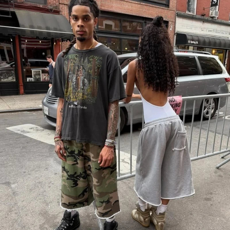 Camouflage Baggy Sweat Shorts Y2K Streetwear Raw Edge Patch Pocket Elastic Waist Loose Casual Wide Leg Shorts for Men Women