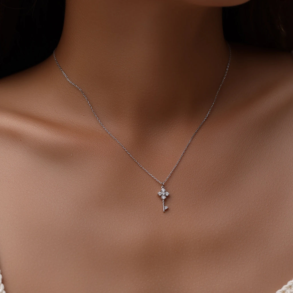 MODIAN D Color Moissanite Four Leaf Clover Key Pendant Necklace 925 Sterling Silver Lab Diamond Chain Fine Jewelry For Women