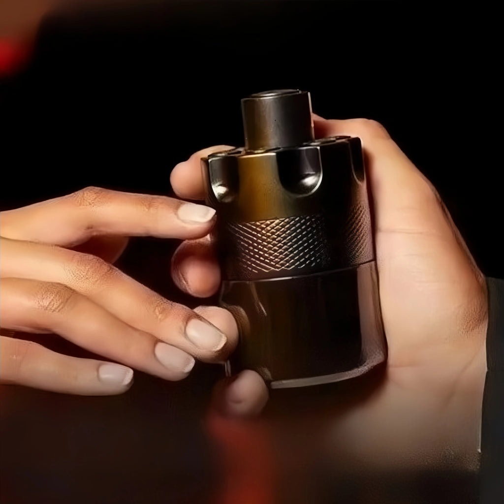 Woody and spicy fragrance—a long-lasting cologne suitable for daily use—top notes blend lemon, Nigerian ginger, refreshing mint, and lavender—elegant 100ml bottle | Notes of lemon, ginger, mint, and lavender.