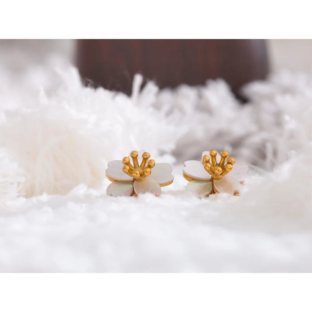 Yhpup High Quality Natural Shell Flower Golden Daily Stud Earrings for Women Prevent Allergy Stainless Steel Exquisite Jewelry