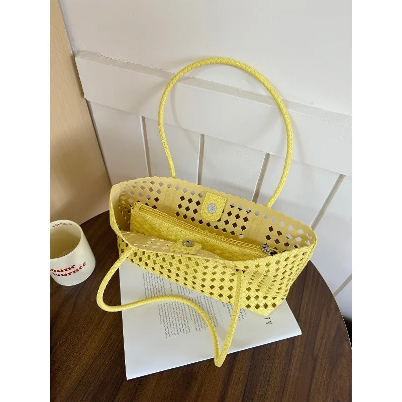 2026 New Fashion Hollow Out Woven Tote Bag for Women Large Capacity Commute Single Shoulder Handbag for Summer