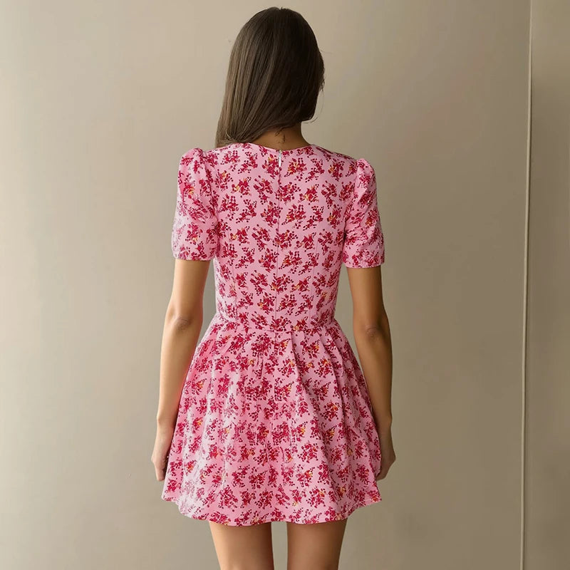 Hugcitar 2026 Floral Print V Neck Short Sleeve Lace Up Zip Up Sexy Slim Pleated Mini Dress Summer Elegant Outfits Party Vacation