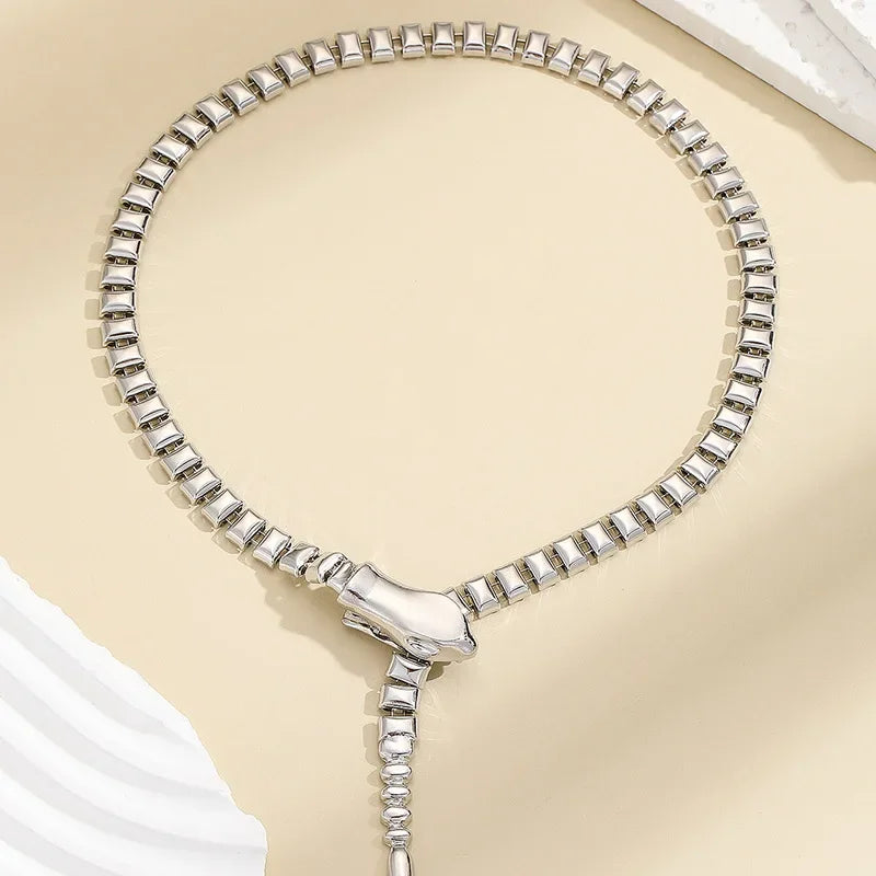 Modern Jewelry European and American Design Metal Snake Necklace For Women Party Gifts Modern Accessories Hot Selling