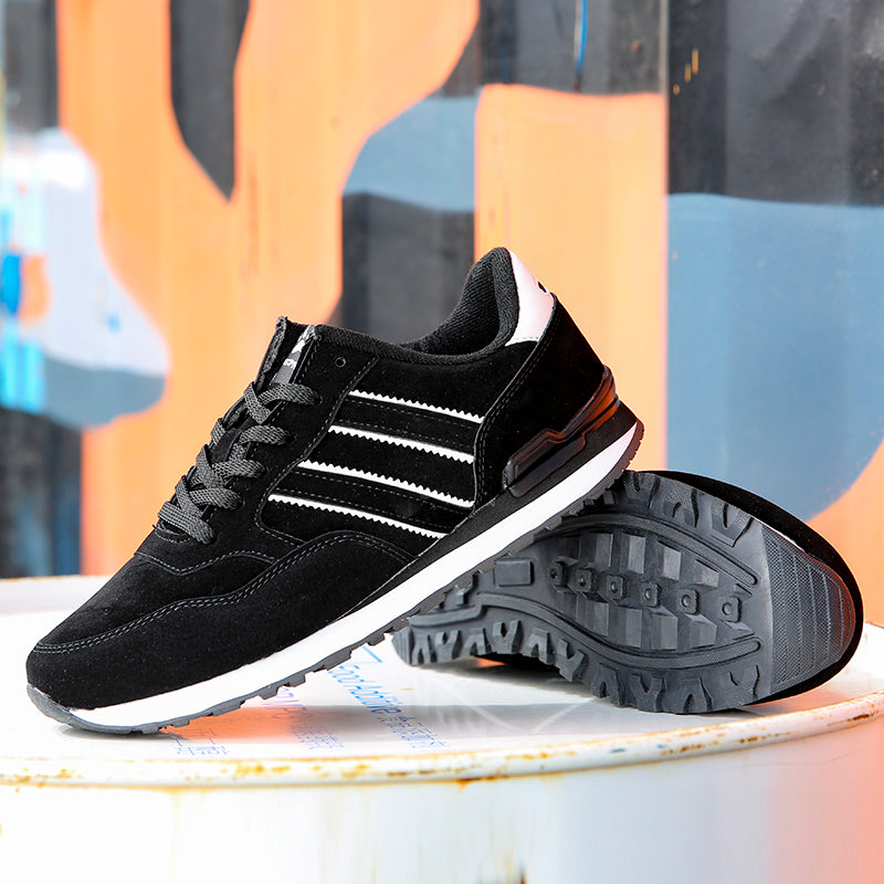 Lightweight Men Sneakers Classical  Suede Leather Men Running Shoes Outdoor Comfortable Sport Shoes Breathable Flat Casual Shoes