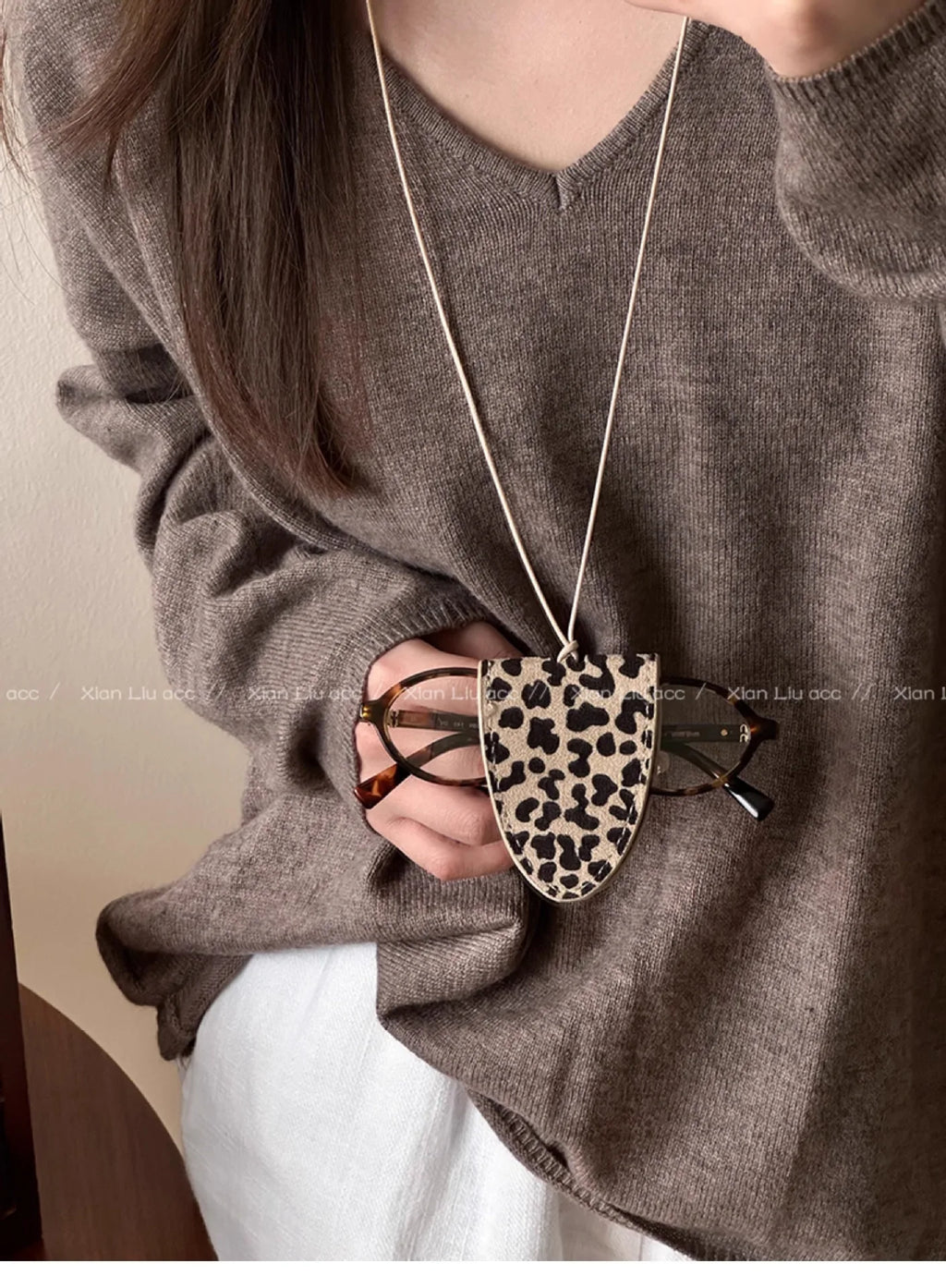 Leopard Print Eyeglasses Storage Bag Durable Hanging Neck Clip Easy Access Protection Simple Pendant Design