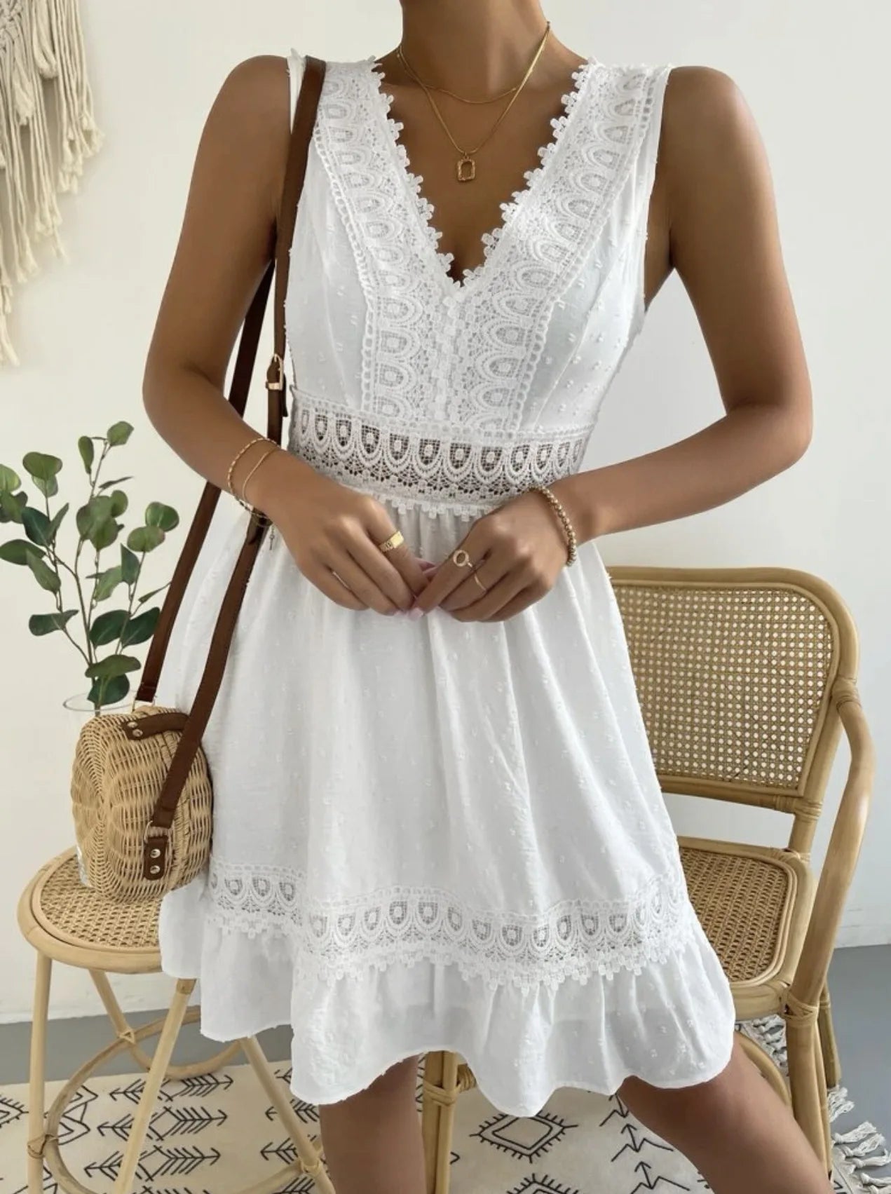 Women's White Party Dress Fashion Lace V-neck Ruffle Hook Flower Hollow Waist Mini Women Dresses Summer Sexy Prom Female Vestido