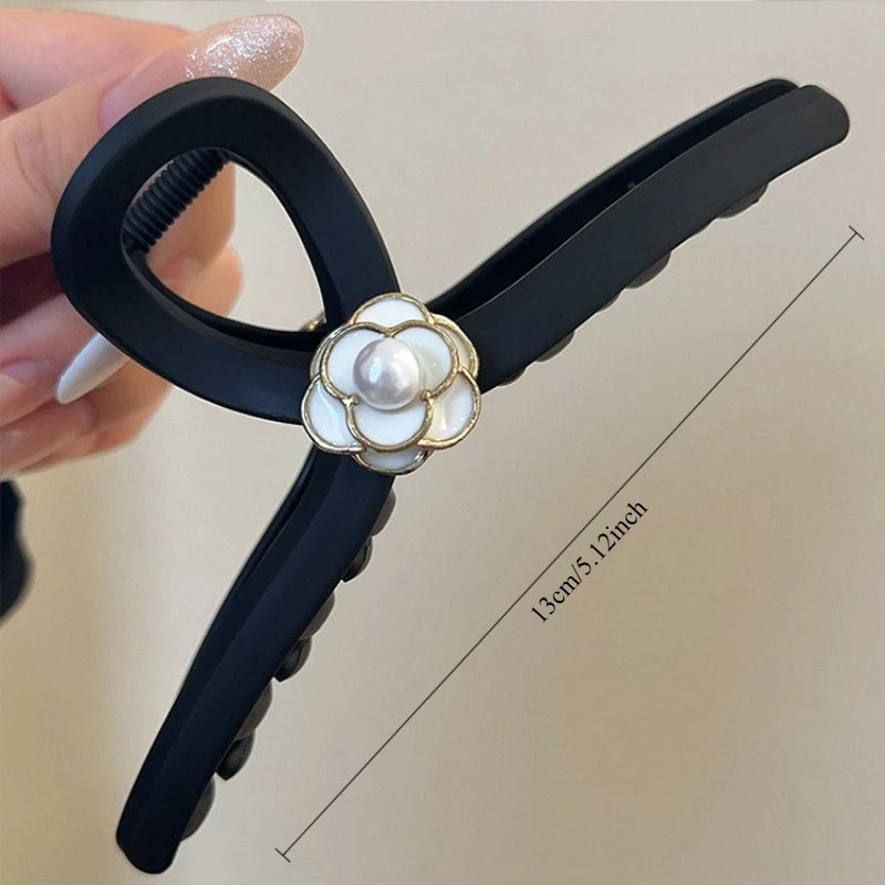 Large, Elegant Black Matte Camellia Hair Clip, French Style, New Design, High-end Shark Clip for The Back of The Head.