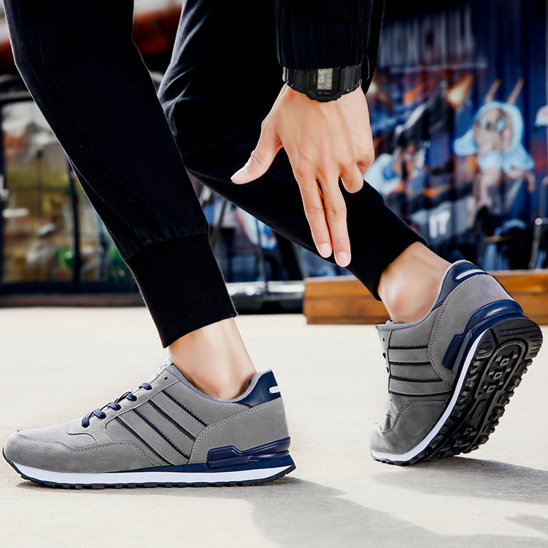 Lightweight Men Sneakers Classical  Suede Leather Men Running Shoes Outdoor Comfortable Sport Shoes Breathable Flat Casual Shoes