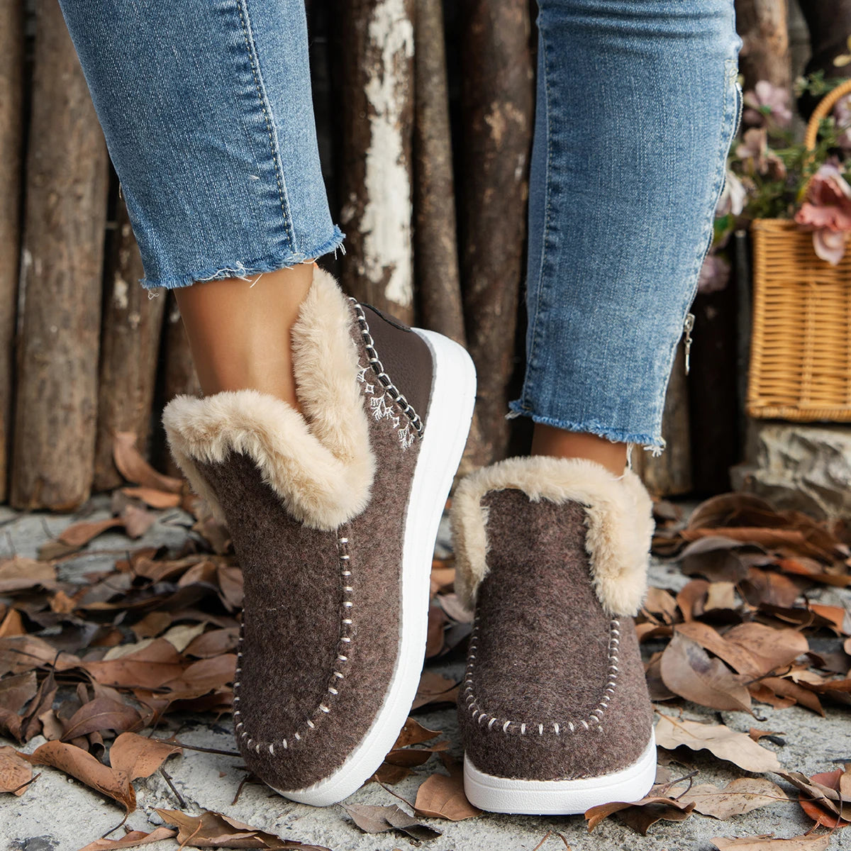 Women's Suede Lace-Up Snow Boots Lace-up Winter Woman Warm Fur Plush Lady Casual Ankle Boots Female Fashion Chunky Sneaker