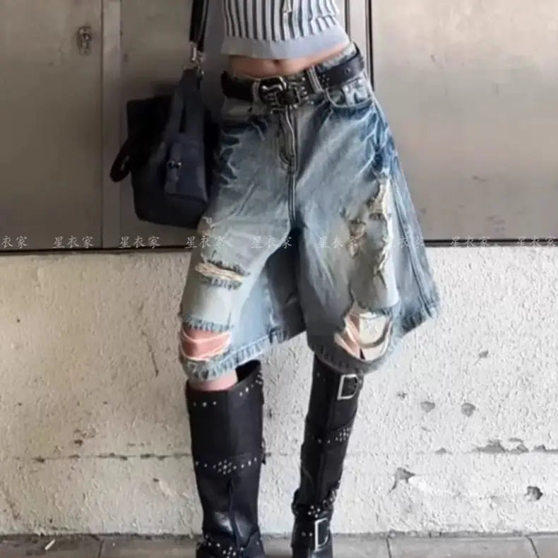 Women's Retro Old Washing Wide-leg Five-point High Street Design Ripped Denim Shorts