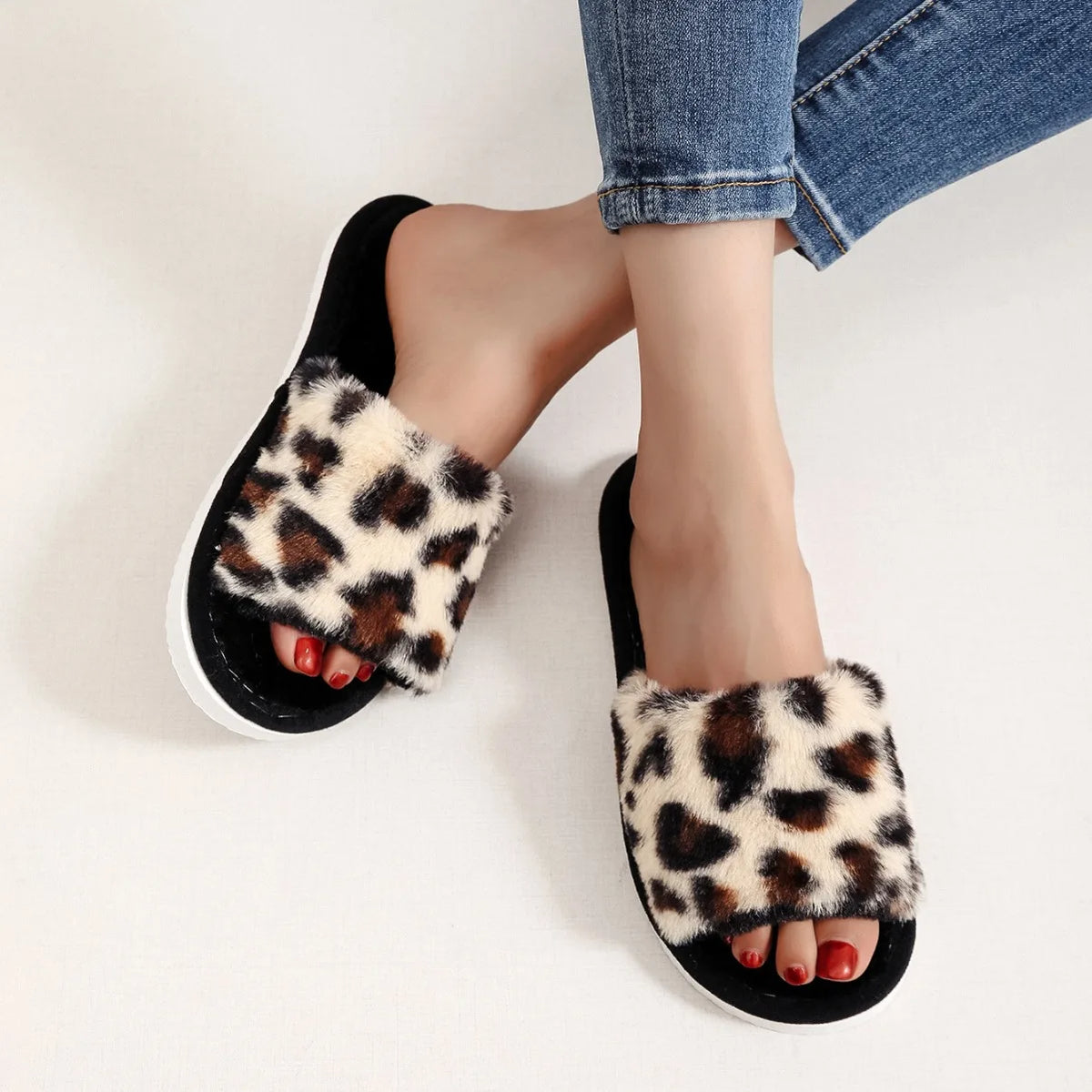 Fashion Women Leopard Print Fuzzy Plush Slippers Home Slides Soft Sole Non Slip Warm Cozy Indoor Casual House Ladies Footwear
