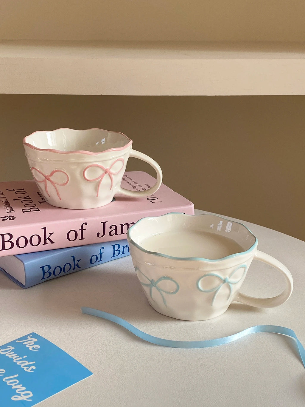1Pc Ceramic Mug with Bowknot, Exquisite and Simple Design, Large Capacity Couple's Matching Mug, Suitable for Home Decoration, Home Drinking, Candlelight Dinner, Coffee Latte Art Cup, Holiday Gift, Exquisite Gift