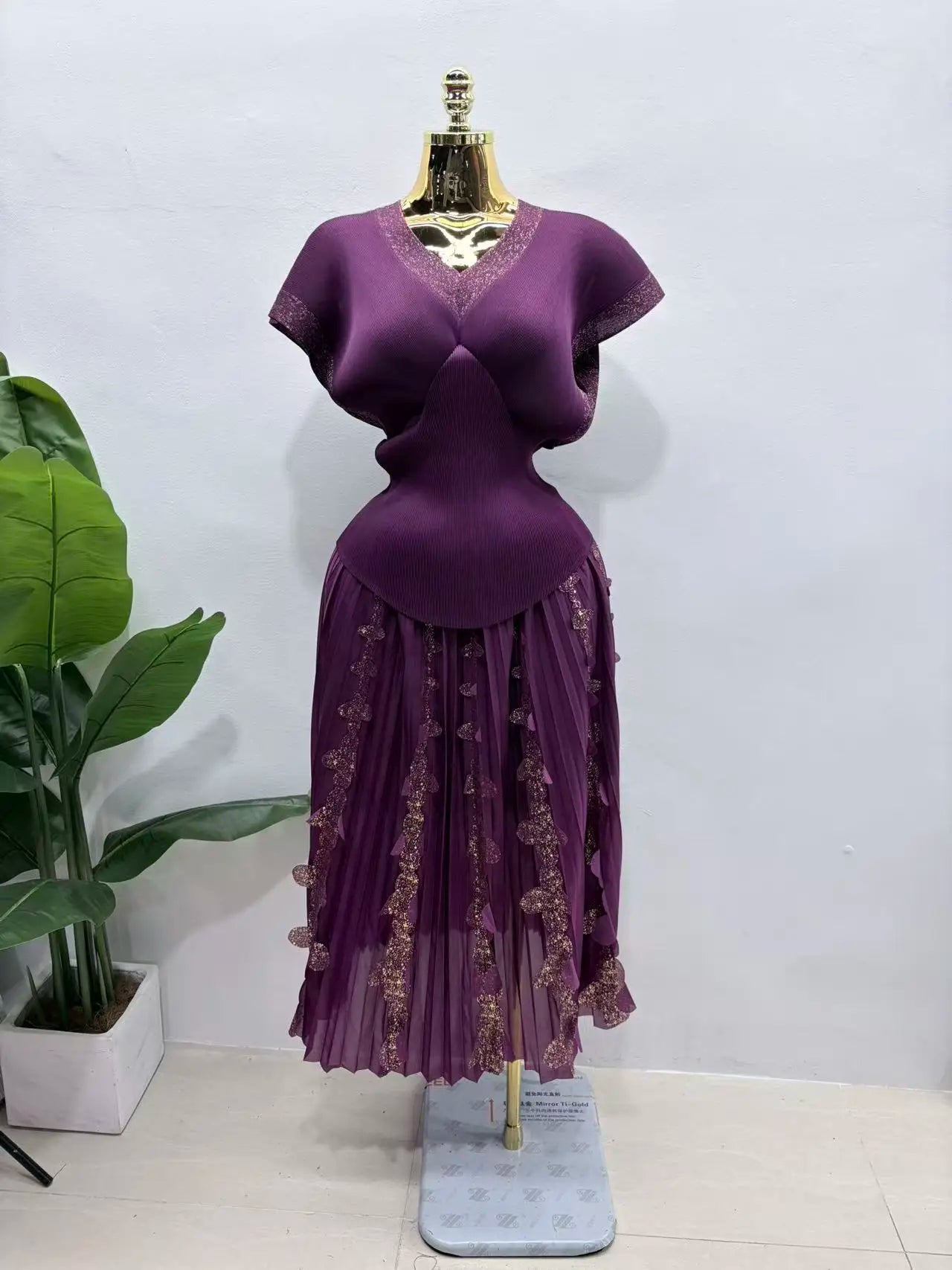 2026 Spring and Summer Retro High Waist and Thin Bronzing Suit  V-neck Bat Sleeve Versatile T-shirt Skirt Two-piece Suit Women