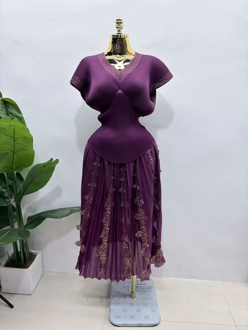 2026 Spring and Summer Retro High Waist and Thin Bronzing Suit  V-neck Bat Sleeve Versatile T-shirt Skirt Two-piece Suit Women