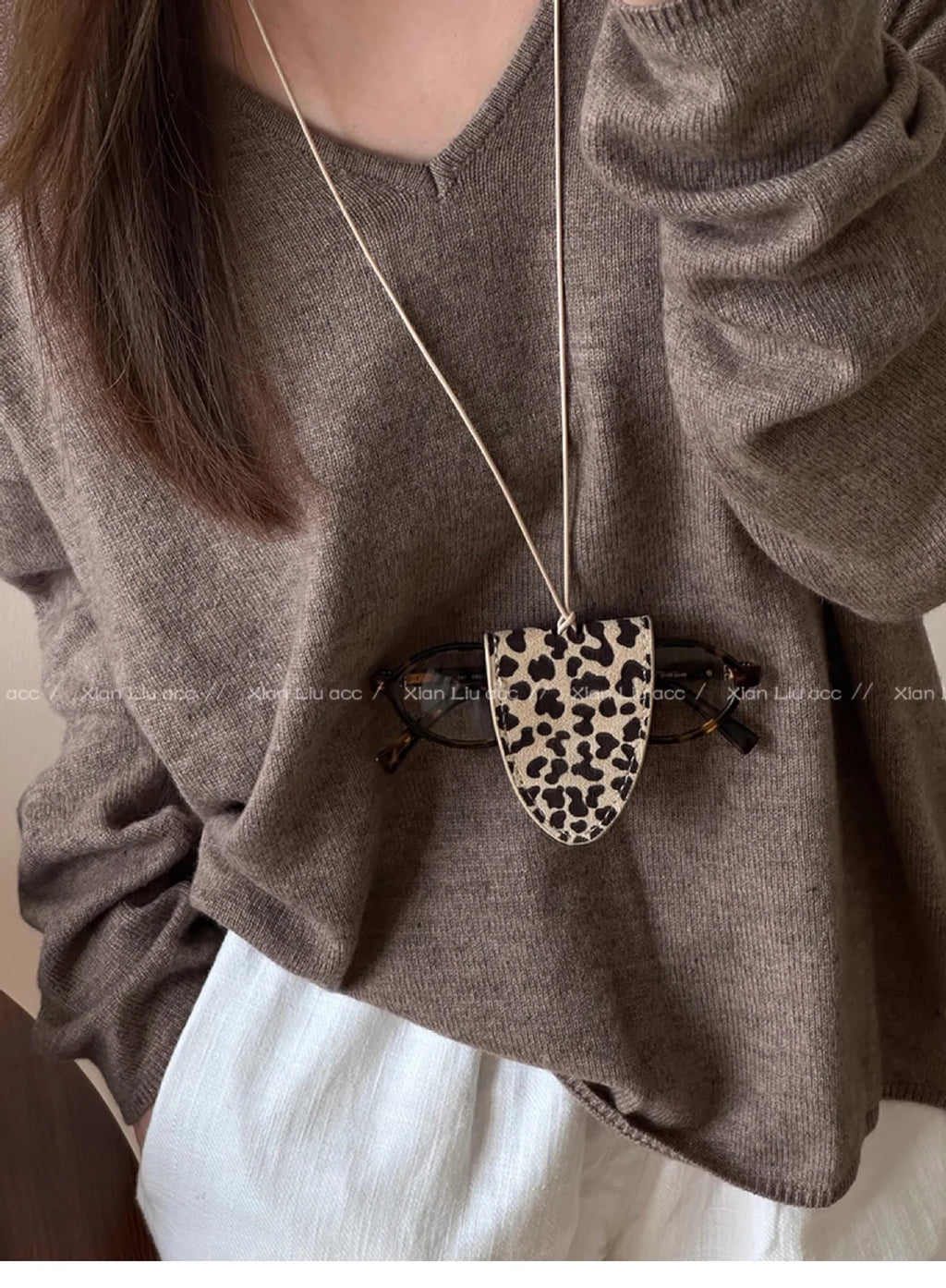 Leopard Print Eyeglasses Storage Bag Durable Hanging Neck Clip Easy Access Protection Simple Pendant Design