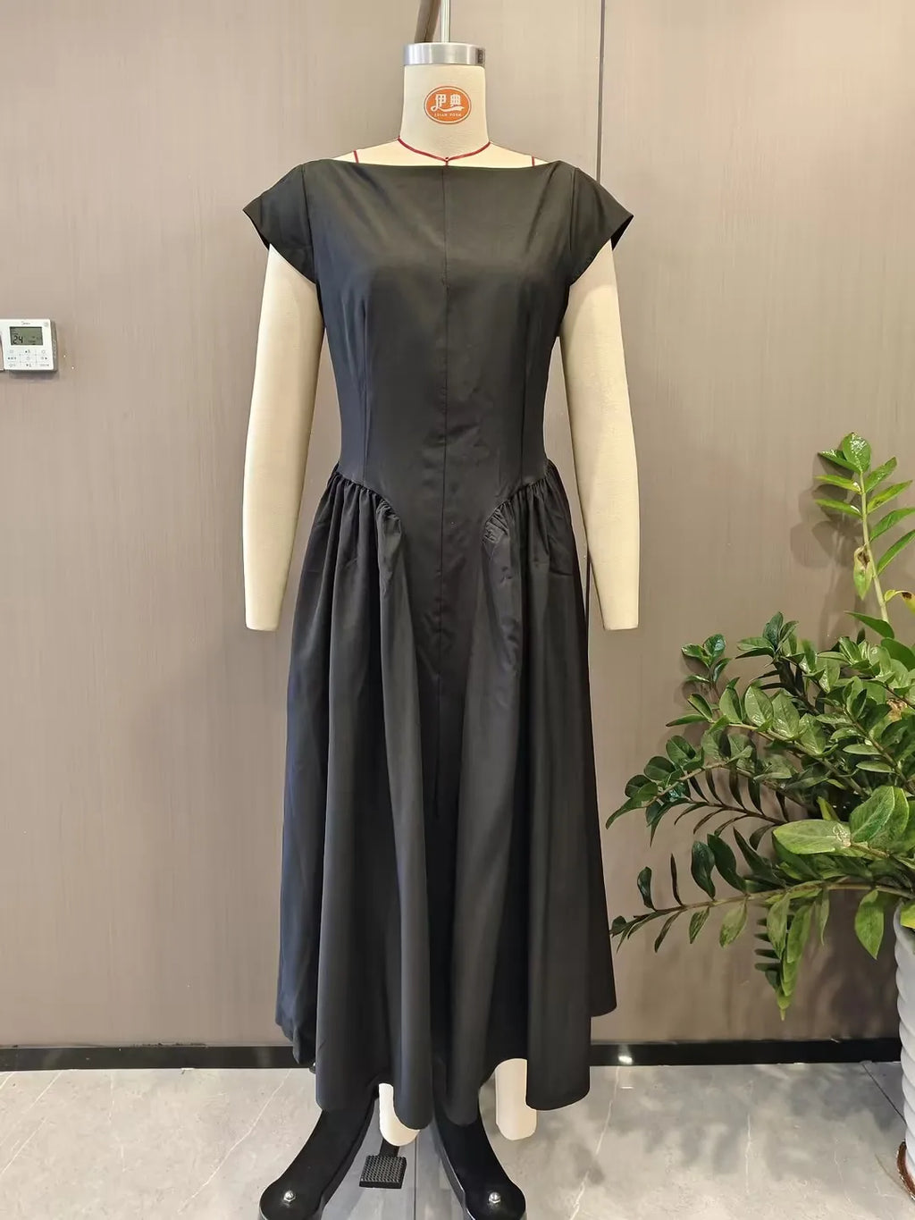 Elegant Women's Summer Evening Sleeveless High Waist Backless Long Solid Color Wrinkle Resistant Pullover Dress For Women