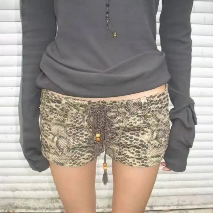 Vintage Streetwear Style Washed Retro Leopard Print Shorts 2025 Sumemr New Denim Shorts Women Y2k Sexy Slim Fit Bodycon Jean