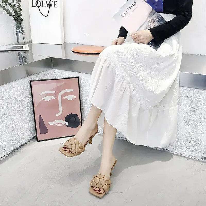 New Women's Summer High-quality Woven Open-toe Flat Casual Slippers Fashionable Stiletto Sandals Womens Outdoor Beach Flip-flops