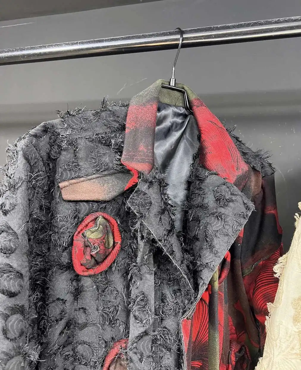 PFHQ Design Silhouette Suit Jacket Autumn 2024 New Loose Slimming Splicin Knitted Red Flowers Contrast Color Male Tops