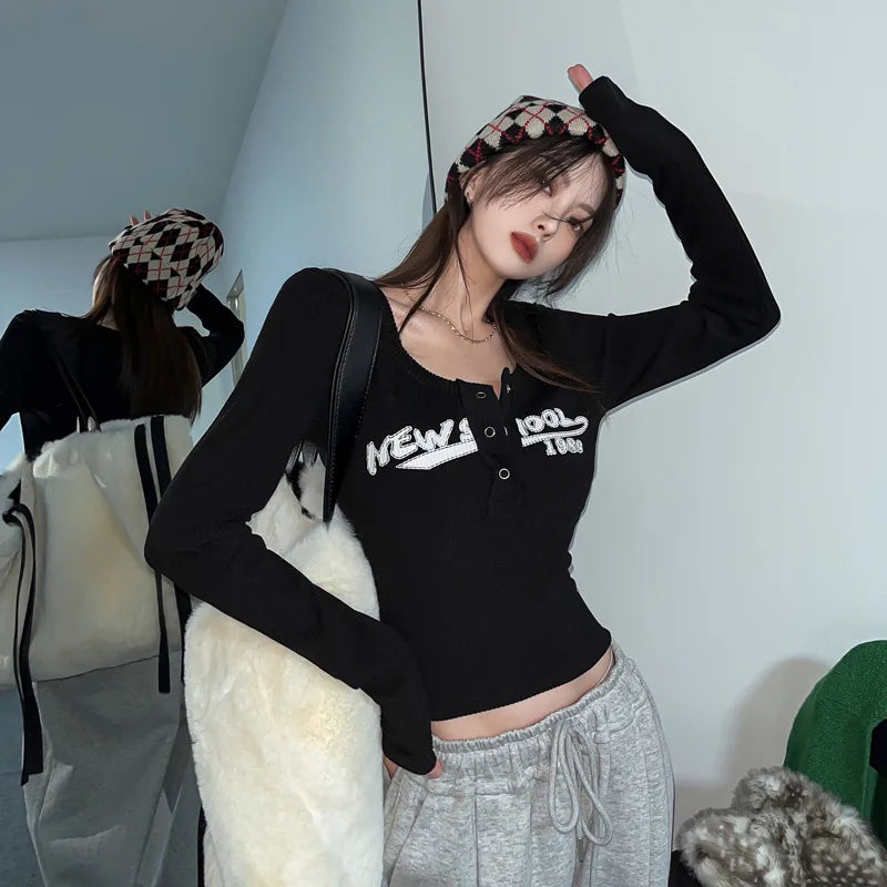 Spring and Autumn Y2K Graffiti Printed Elastic T-shirt for Women, slim fit with exposed navel long sleeved O-neck T-shirt