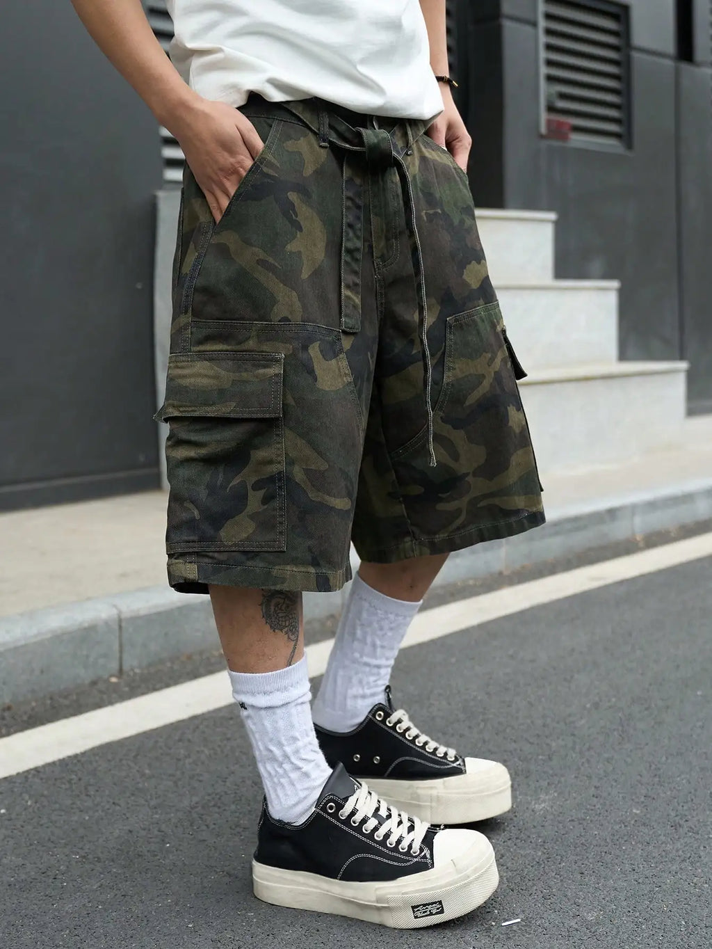 Men's Vintage Camouflage Cargo Shorts, Streetwear Loose Knee-Length Multi-Pocket Shorts with Belt Buckle