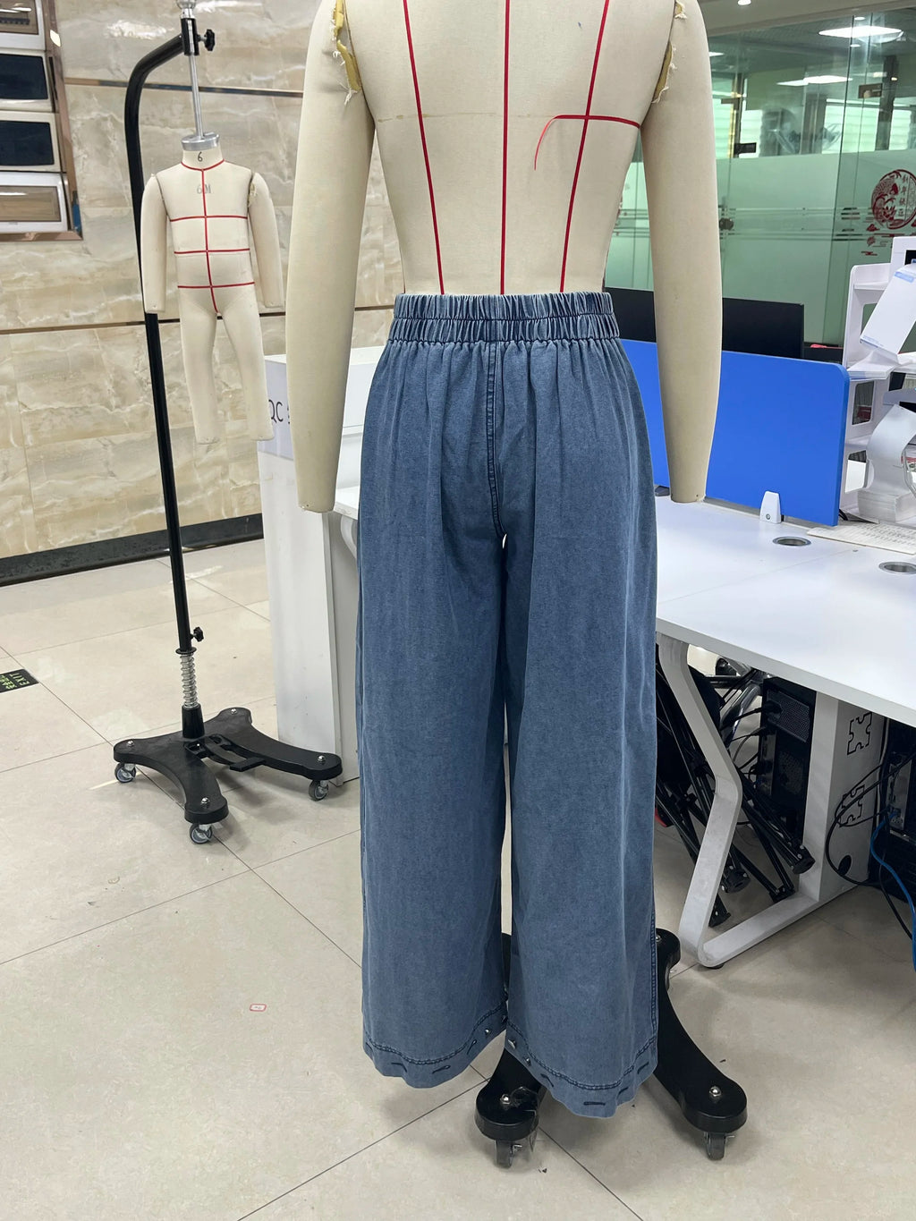 Women Y2k Loose Fit Denim Harem Long Pants Button Zipper High Waist Pleated Bloomers Wide Leg Baggy Trousers with Pockets