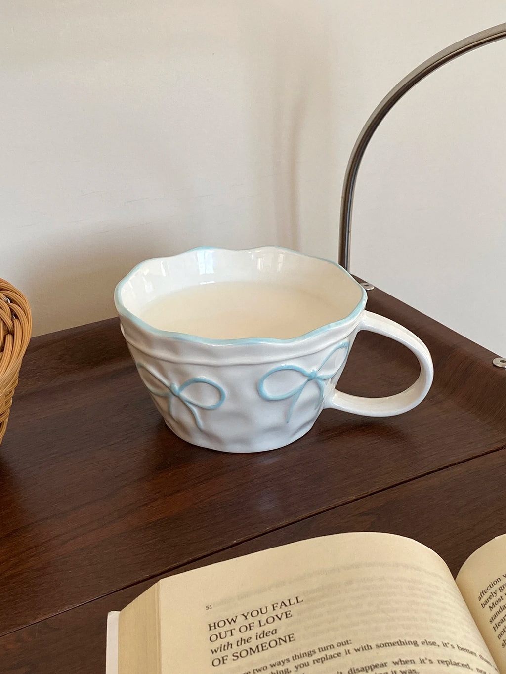 1Pc Ceramic Mug with Bowknot, Exquisite and Simple Design, Large Capacity Couple's Matching Mug, Suitable for Home Decoration, Home Drinking, Candlelight Dinner, Coffee Latte Art Cup, Holiday Gift, Exquisite Gift