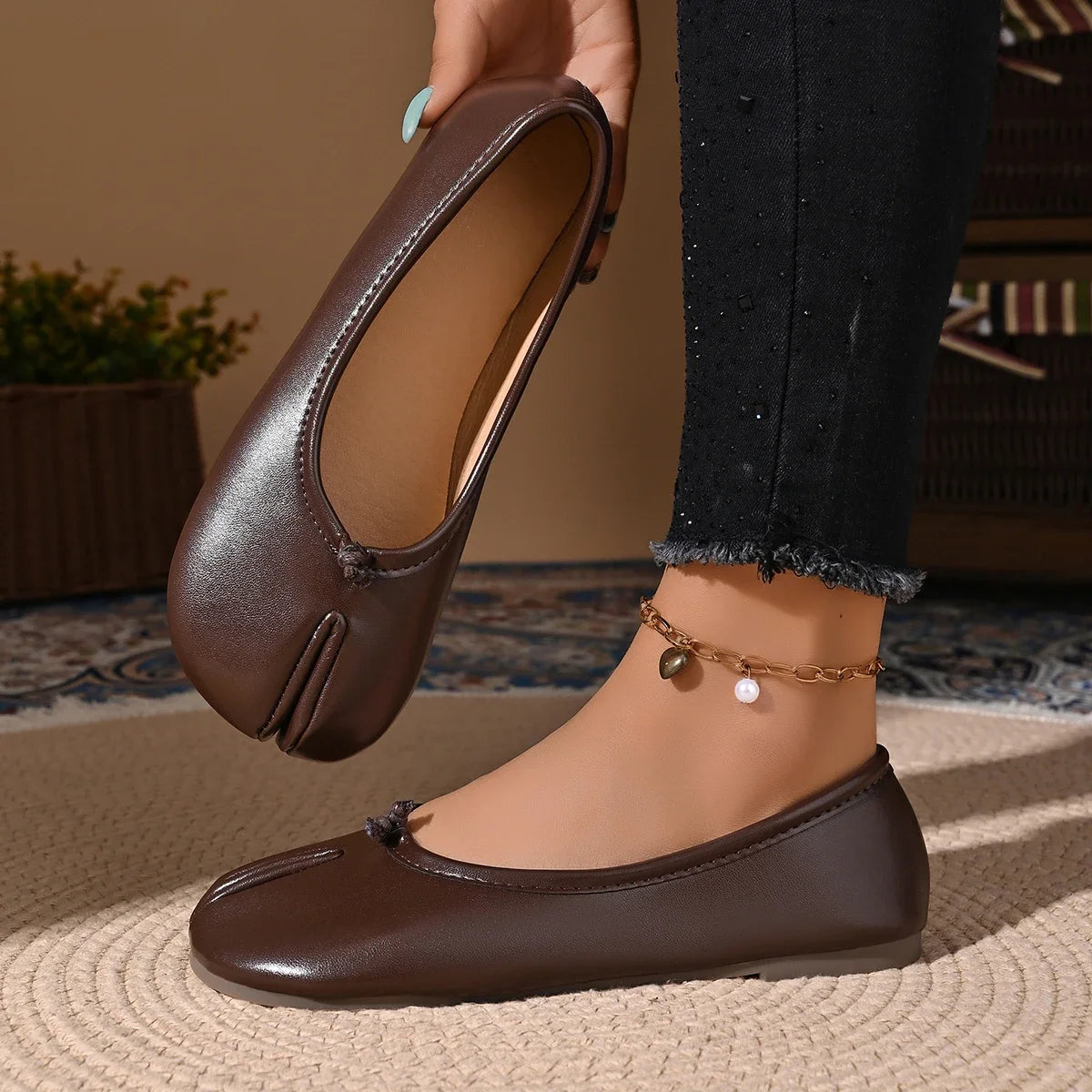 Japanese Style Tabi Ninja Shoes Women Cozy Leather Flats Split Hoof Toe Loafers Femme Mary Jeans Mocasines Ladies Ballerina Shoe