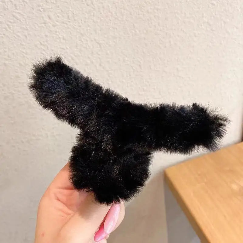 Winter Faux Fur Hair Claws for Women Elegant Acrylic Crab Barrette Hairpin Girls Hair Accessories Furry Headwear Hair Claw Clip