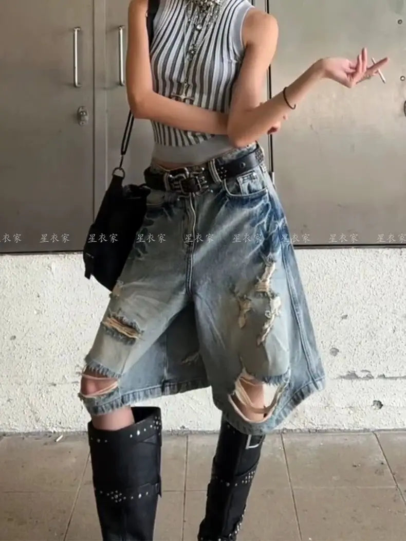 Women's Retro Old Washing Wide-leg Five-point High Street Design Ripped Denim Shorts