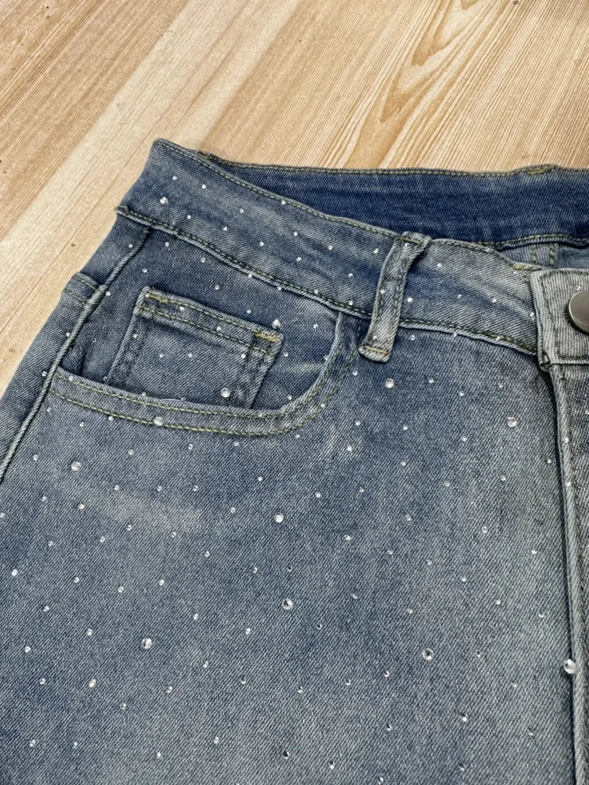 Women's Outfit Featuring Diamond-studded Washed Denim Pants Women's High-waisted Straight-leg Pants, and "hot Girl" Style Pants.