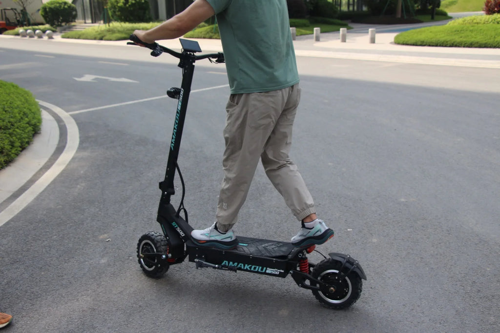 Amakou 11-inch 9000w 72v 40ah 105km/h 120km Range Alloy Frame TFT LCD Screen Dual Motors Powerful Electric Scooter For Adults