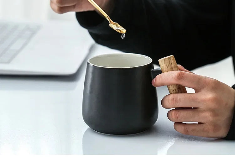 Nordic Style Black White Fat Body Coffee Mug with Wooden Handle and Spoon Modern Office Use Water Milk Drinks Ceramic Cups