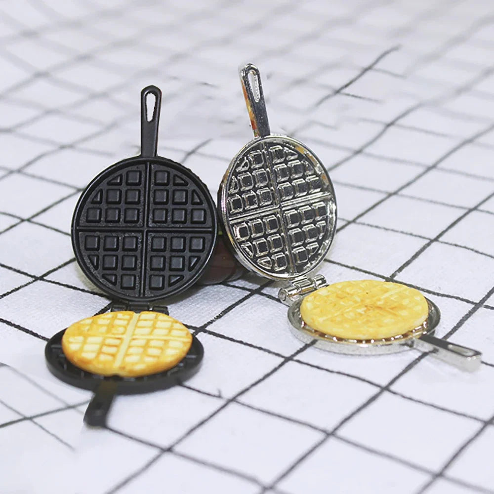 1Pcs 1/12 Dollhouse Miniature Accessories Mini Waffle Mold Frying Pan Food Model Toys for Doll House Decoration