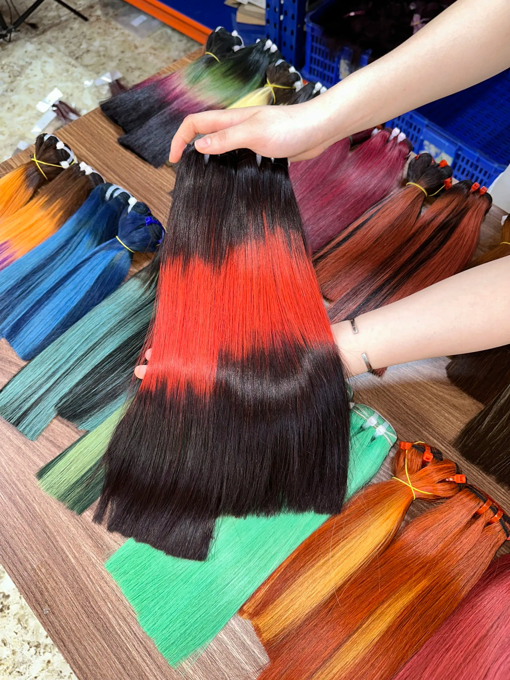 Wholesale Mix Color Bonestraight Bundles Raw Vietnamese Human Hair for Black Women Female Model 1