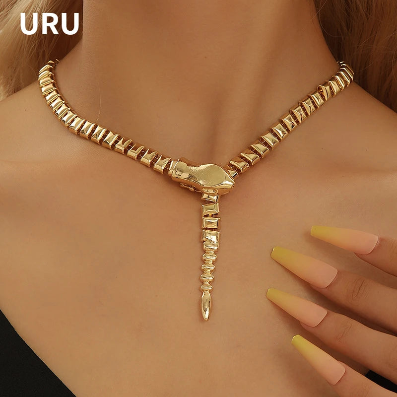 Modern Jewelry European and American Design Metal Snake Necklace For Women Party Gifts Modern Accessories Hot Selling