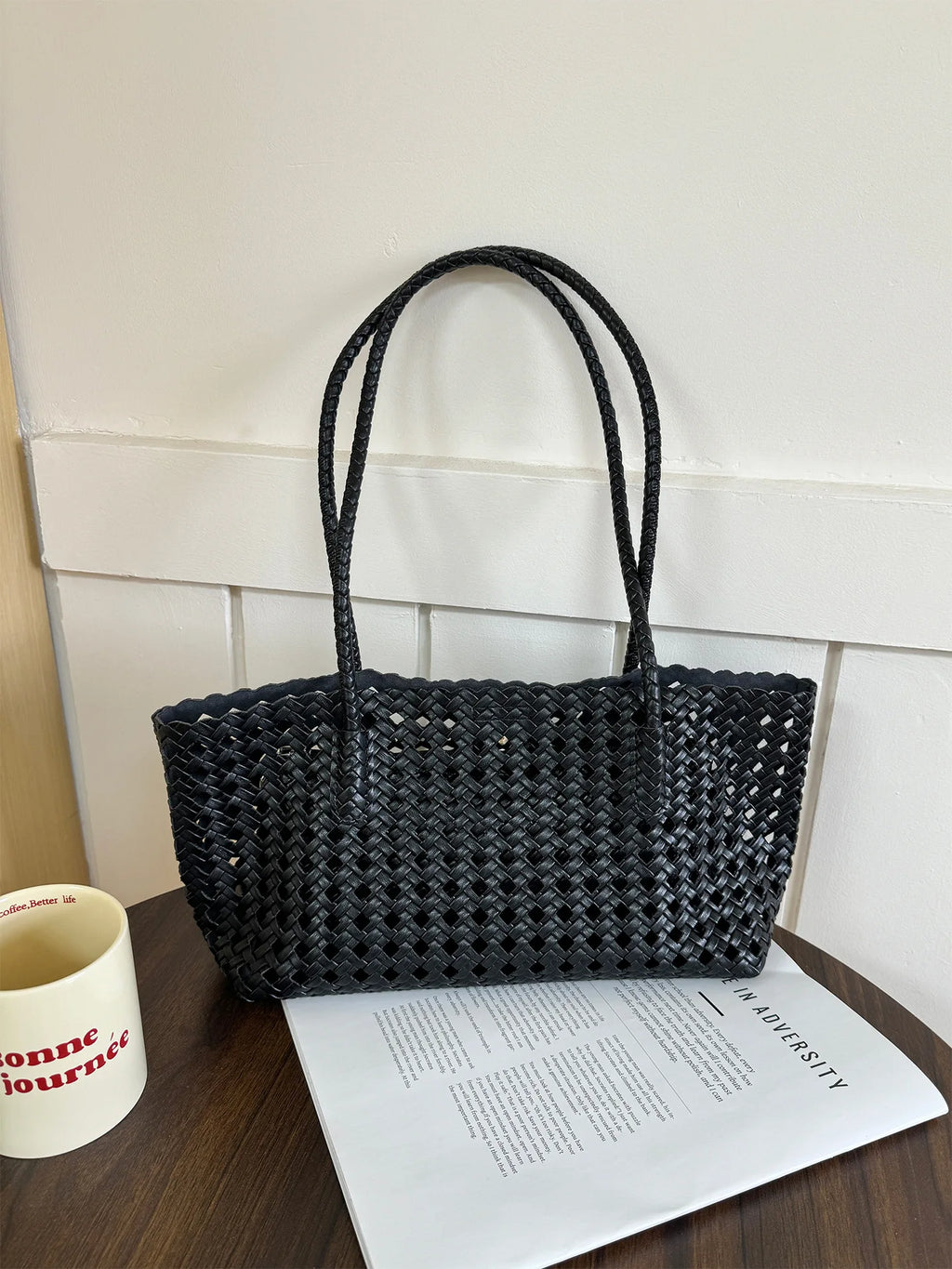 2026 New Fashion Hollow Out Woven Tote Bag for Women Large Capacity Commute Single Shoulder Handbag for Summer