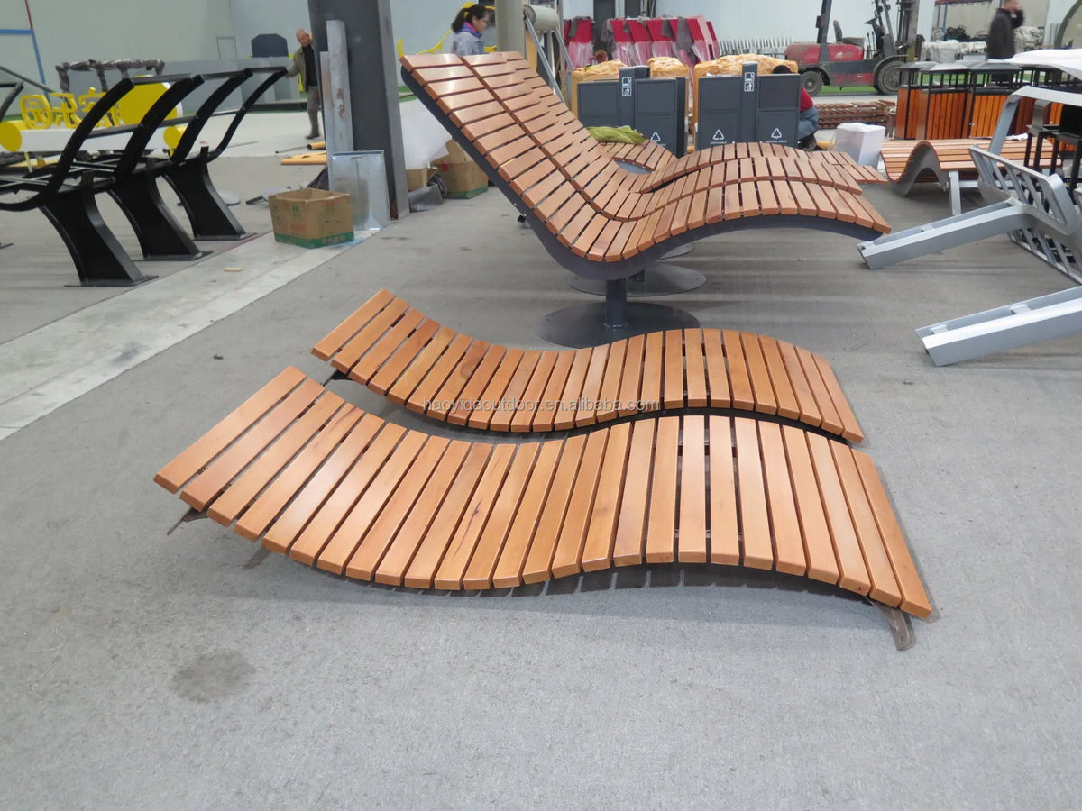Factory Customized Wooden Outdoor Sun Lounger Ergonomic Sun Lounger Curved Wooden Garden Sun Lounger